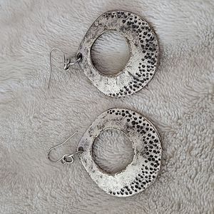 Women's hanging earrings